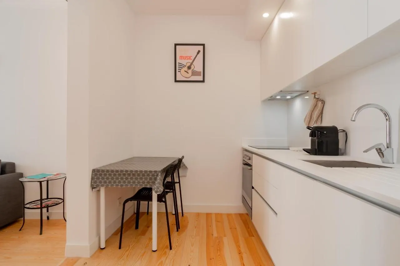 Charming Santos Apartment W/ Patio By Lovelystay Лиссабон