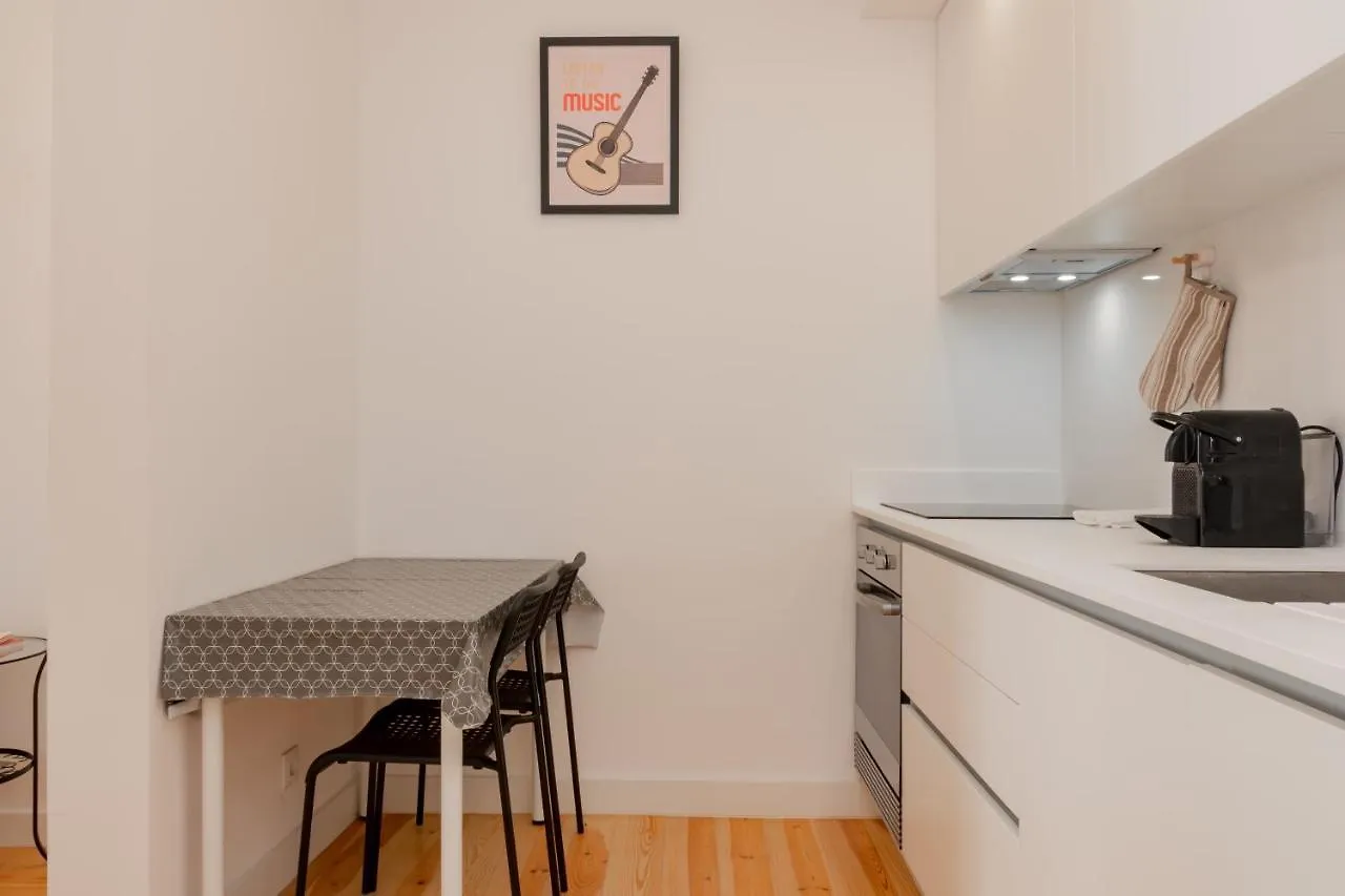 Charming Santos Apartment W/ Patio By Lovelystay Лиссабон