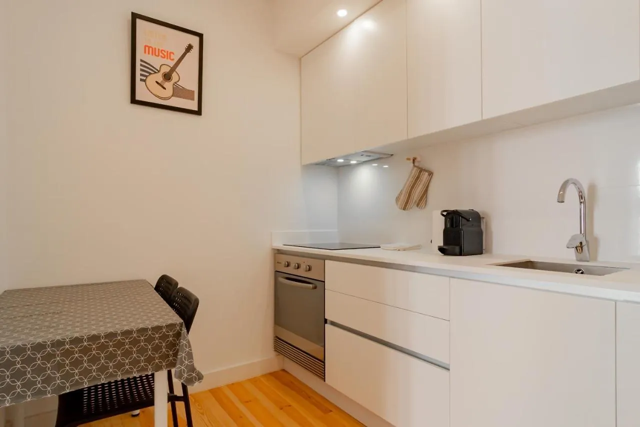 Charming Santos Apartment W/ Patio By Lovelystay Lisboa