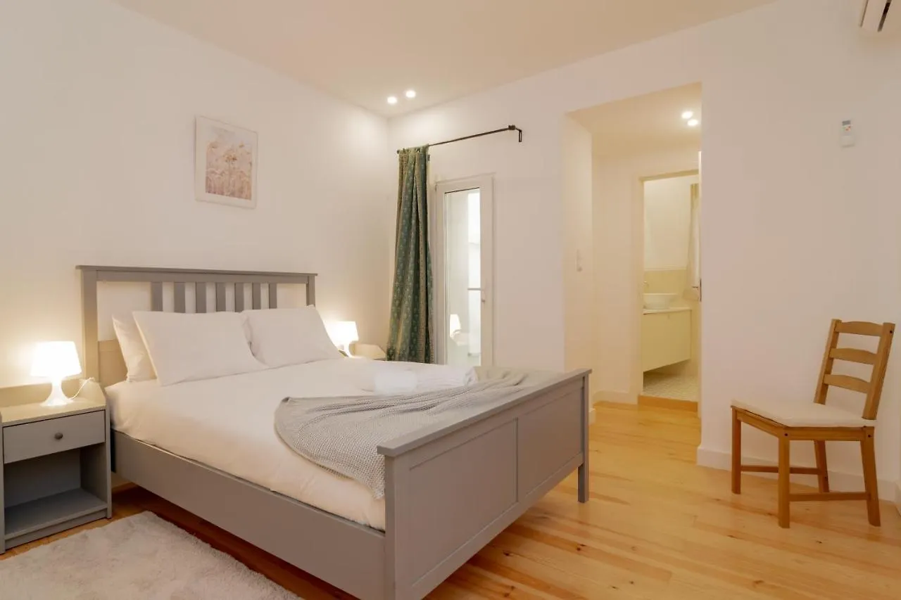Charming Santos Apartment W/ Patio By Lovelystay Lisboa