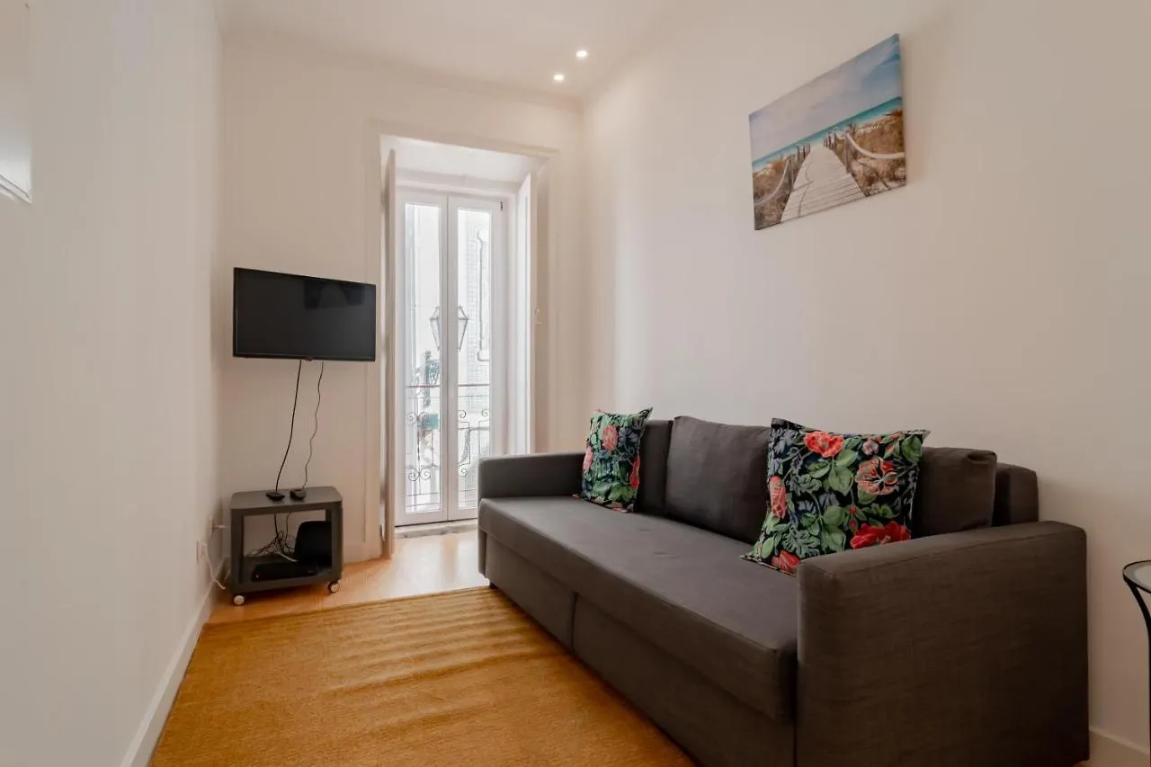 Charming Santos Apartment W/ Patio By Lovelystay Lisboa