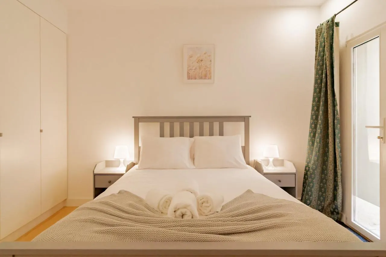 Charming Santos Apartment W/ Patio By Lovelystay Lisboa
