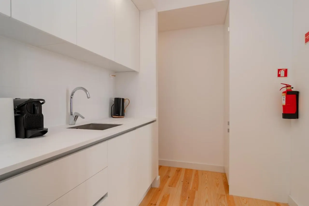 Charming Santos Apartment W/ Patio By Lovelystay Lisboa